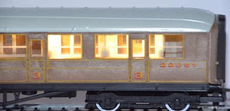 TTCN26 Train Tech N Scale Warm White Coach Lighting Strip with Flashing Tail Lam 