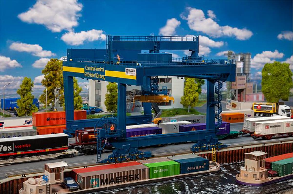 Bachmann  Container Terminal Crane OO Gauge suit Hornby ref gj 