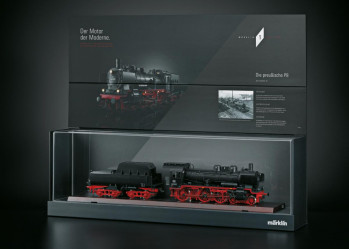 *Presentation Display Case for BR38 Locomotive
