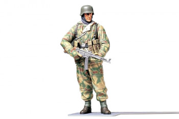 German WWII Infantryman Winter Uniform (1:16 Scale)