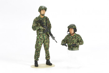 Japanese Ground Self Defence Force Tank Crew (1:16 Scale)
