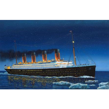 RMS Titanic (1:700 Scale)