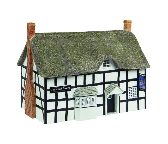 Scenecraft Thatched Tavern Black/White (Pre-Built)