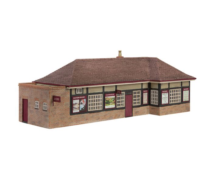 Scenecraft Rural Station Maroon/Cream (Pre-Built)