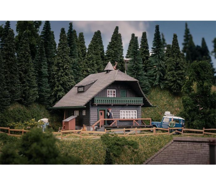 Black Forest House w/Figure Anniversary Kit I