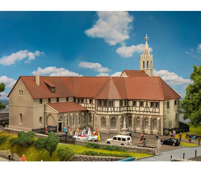 Abbey with Cloister Kit I