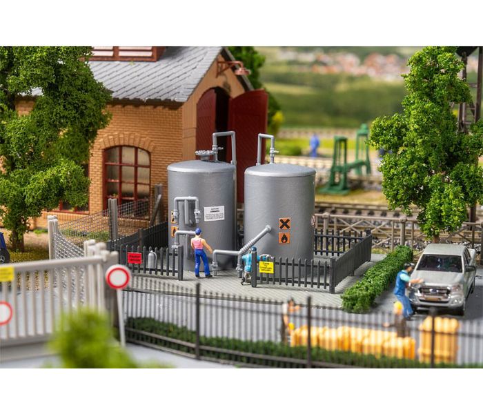 Storage Tanks (2) Hobby Kit III