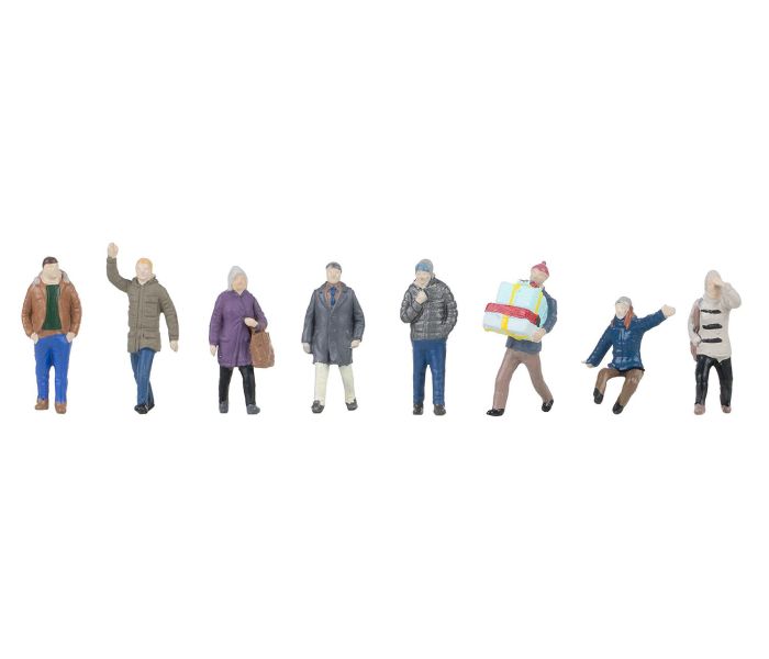 Winter Passers By (8) Figure Set