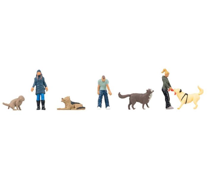 Walkers (3) & Dogs (4) Figure Set