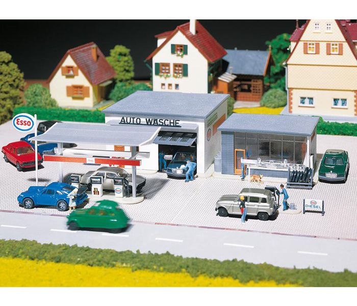 Petrol Station w/Car Wash Model of the Month Kit III