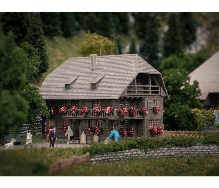 Clockmaker's House w/Figure Anniversary Kit I
