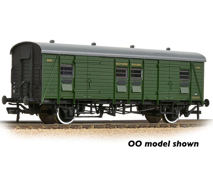 PL Passenger Luggage Van SR Maunsell Green