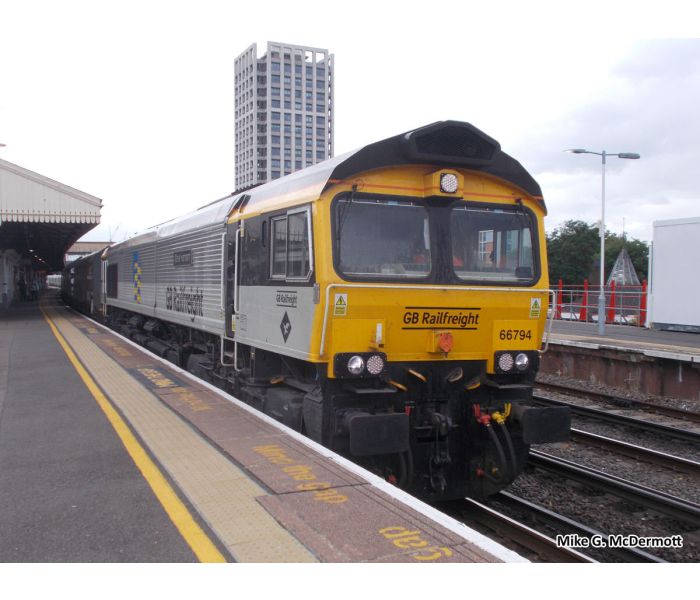 Class 66 794 'Steve Hannam' Railfreight Petroleum