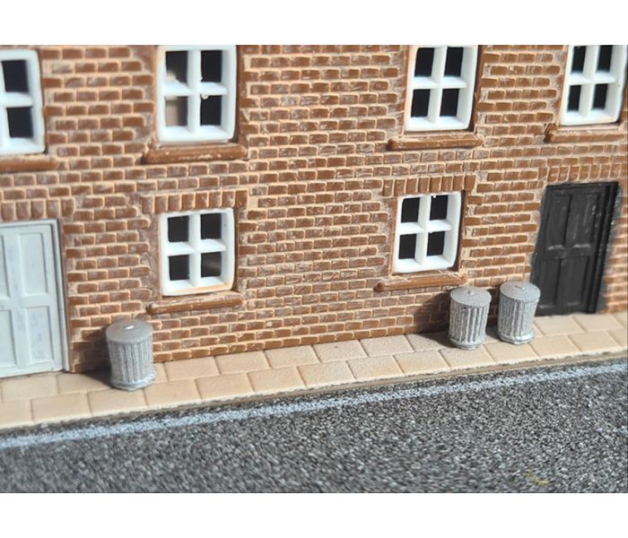 Traditional Dustbins 10pcs (Pre-Built)