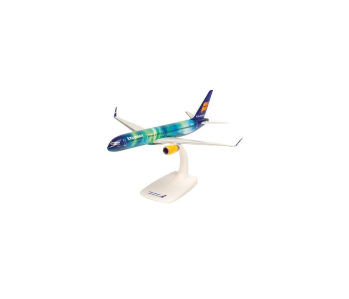 Snapfit Boeing 757-200 Icelandair Hekla Aurora (1:200)