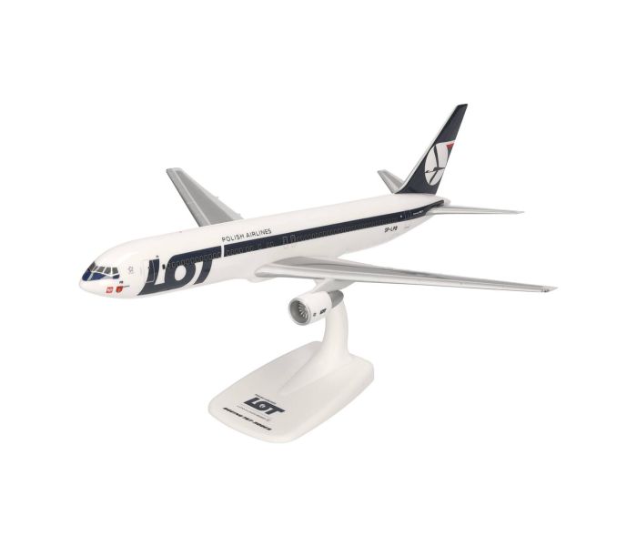 Snapfit Boeing 767-300 LOT Polish Airlines SP-LPB (1:200)
