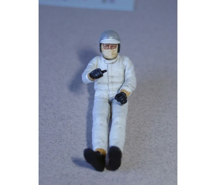 Golden Oldies - 1960/70s Driver Sitting in Car (Kit)