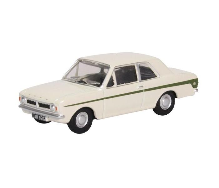 Ford Cortina MkII Ermine White/Sherwood Green