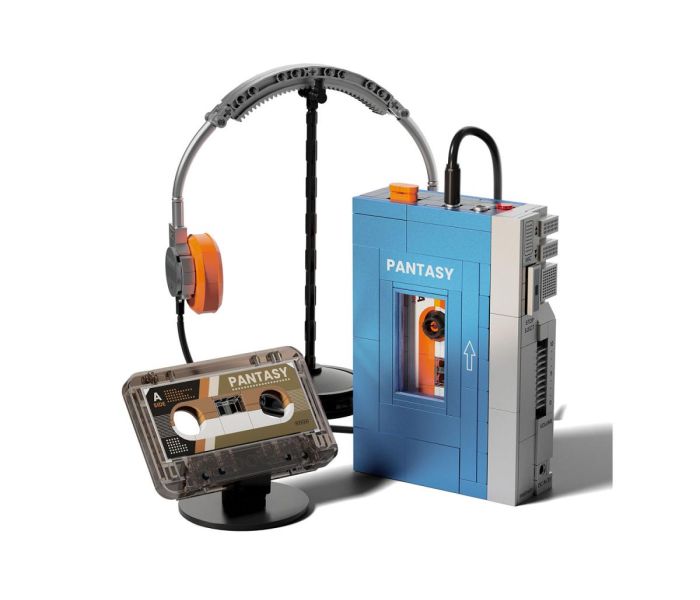 Retro Tape Cassette Player 569pc Brick Construction Set