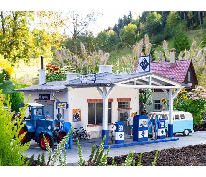 ARAL Petrol Station with Workshop Kit
