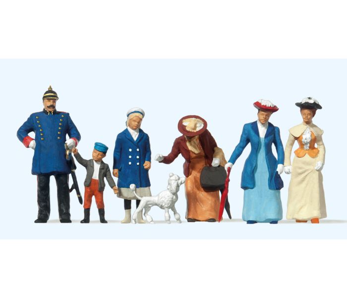 Passers By/Policeman Cira 1900 (7) Figure Set