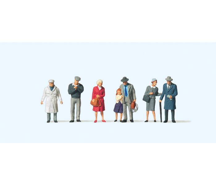 On the Platform (7) Figure Set