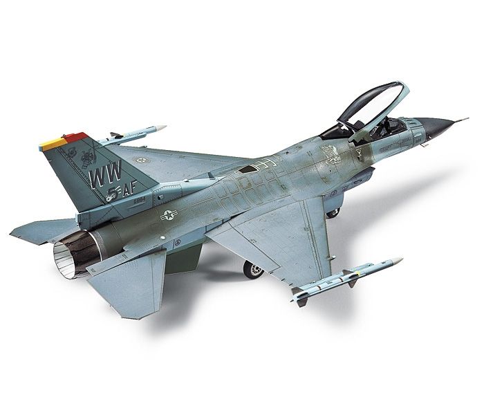 Lockheed Martin F-16 CJ Fighting Falcon (1:72 Scale)-Tamiya-60786