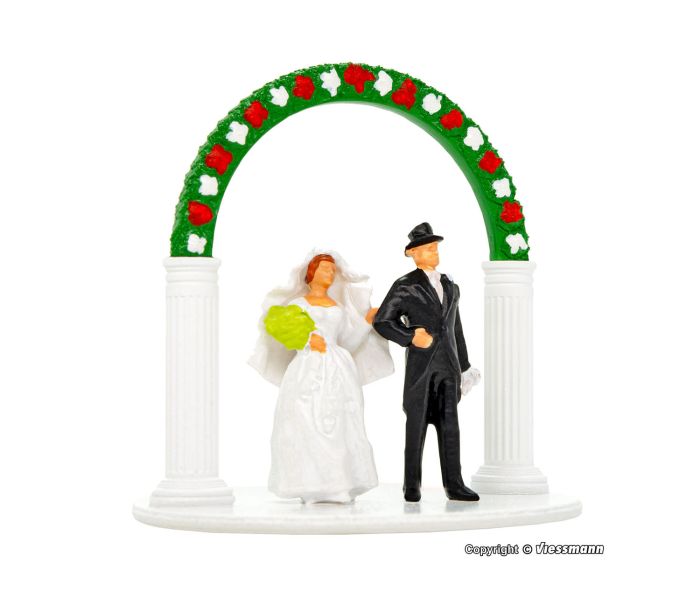 Bride & Groom with Wedding Arch Figure Set